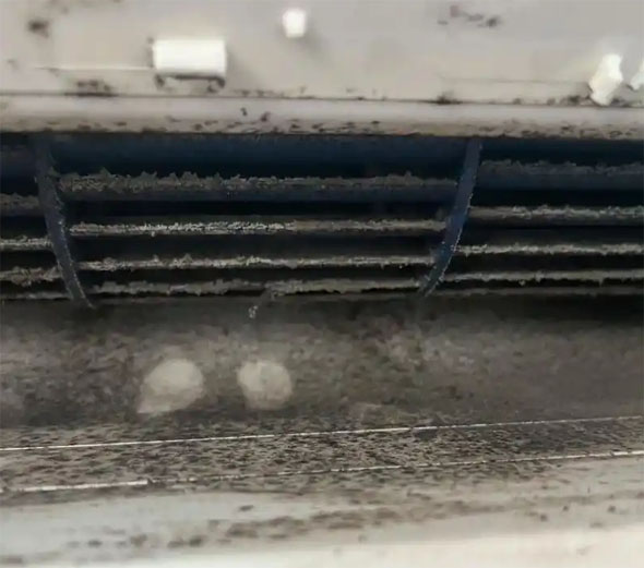 阿拉尔空调吹的风有股烧焦味是怎么回事